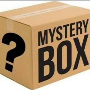 5 Item Women’s Reseller Mystery Box!